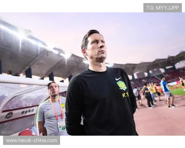 国足主帅人选或在十月揭晓足协倾向于经验丰富的欧洲教练